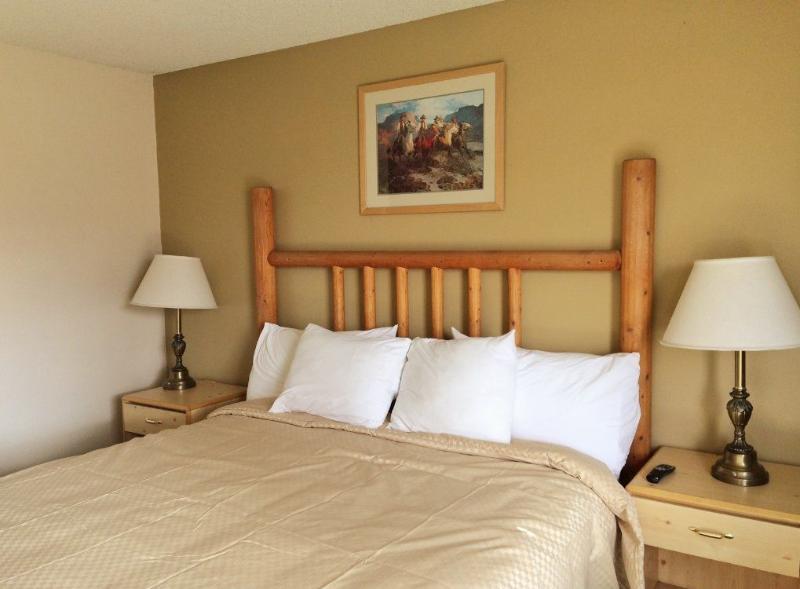 Rodeway Inn & Suites Battle Mountain Exterior photo